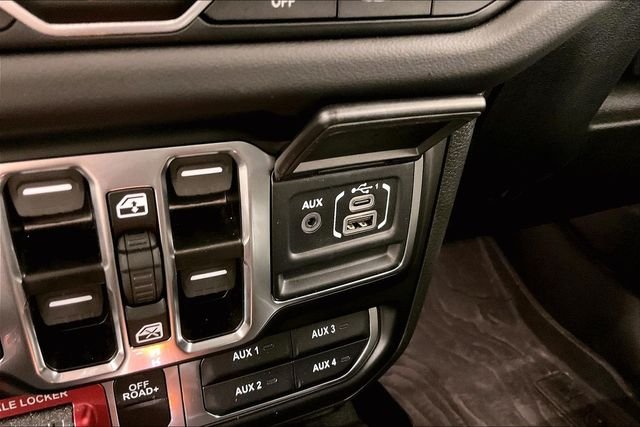 Used 2025 Green Jeep Mojave image 15