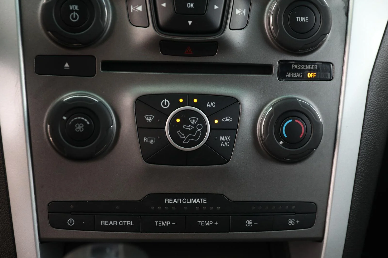 Used 2013 White Platinum Metallic Tri-Coat Ford XLT image 45