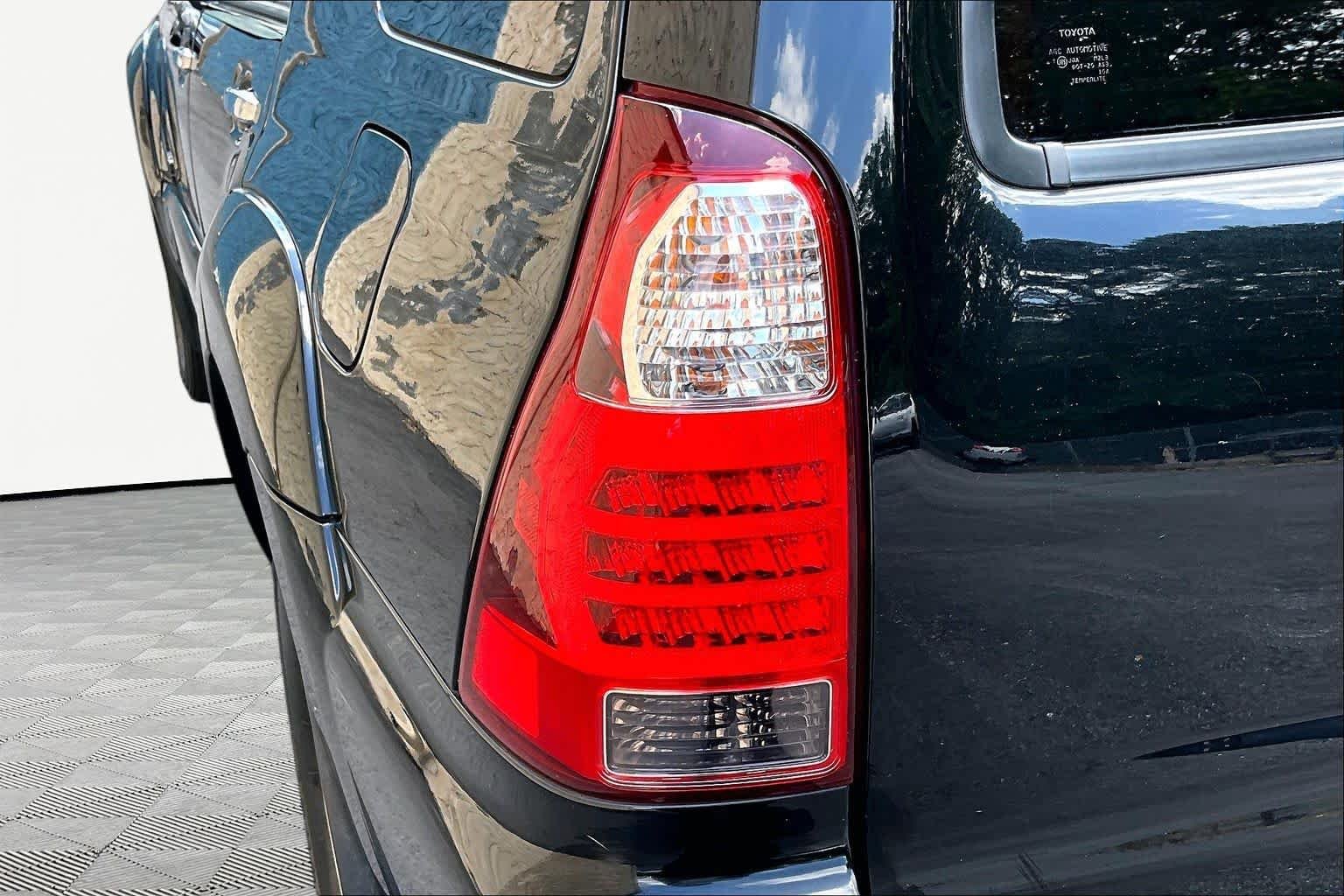 Used 2008 Black Toyota SR5 image 27