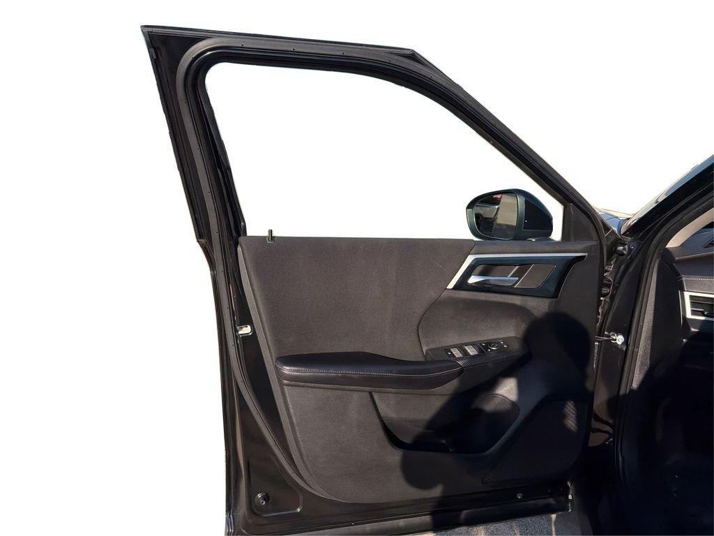 Used 2022 Labrador Black Pearl Mitsubishi ES image 18