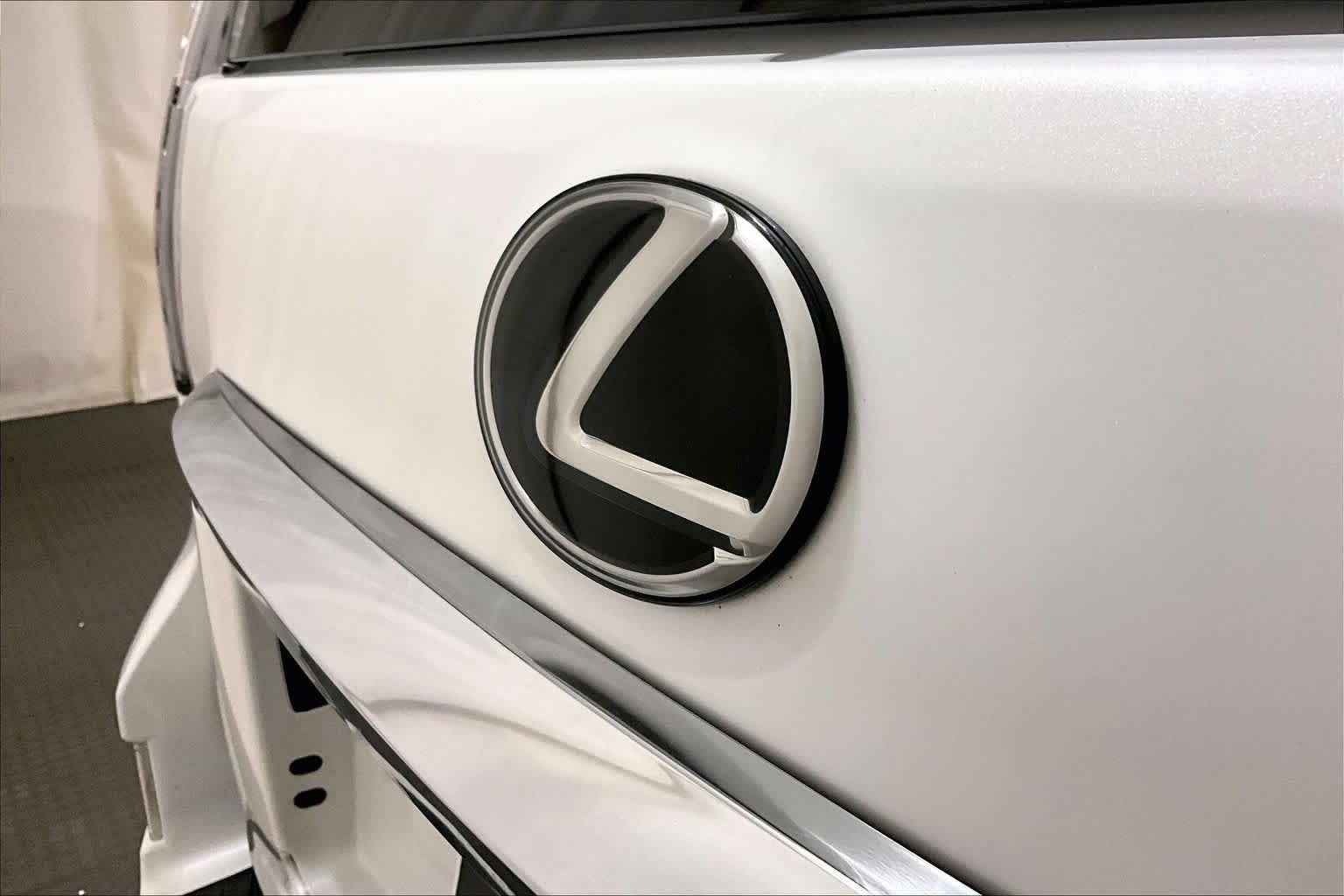Used 2020 Starfire Pearl Lexus Premium image 32
