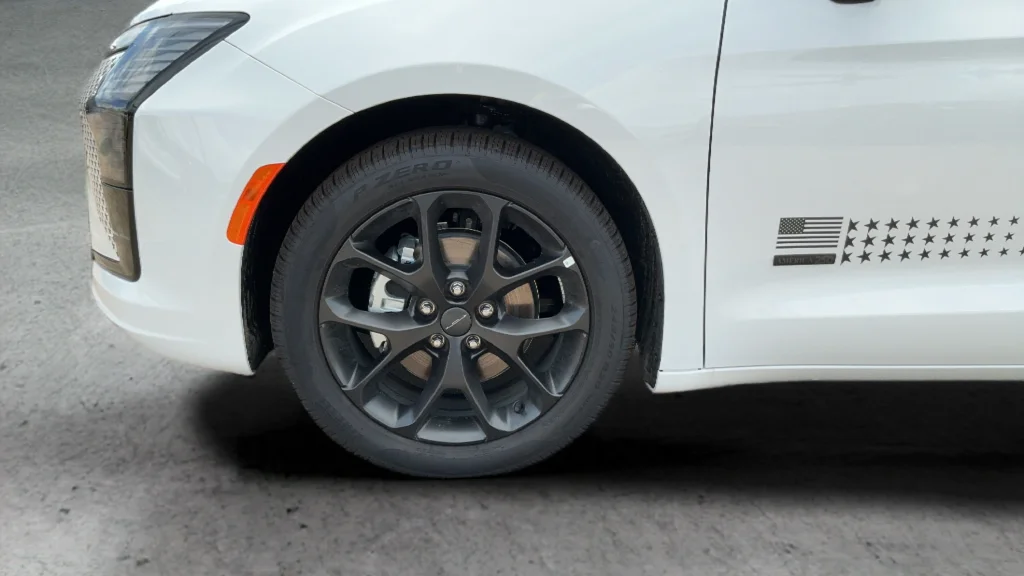 New 2027 Bright White Clear-Coat Paint Chrysler Select image 26