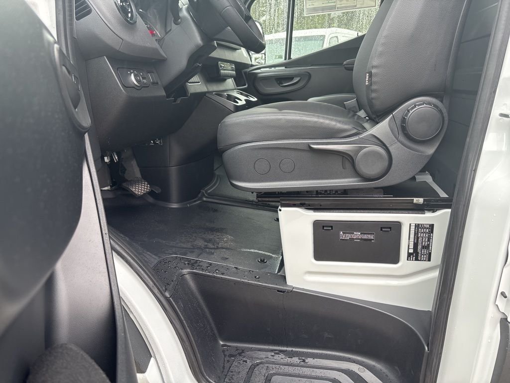 New 2026  Mercedes-Benz w/ Ranger Shelving image 32