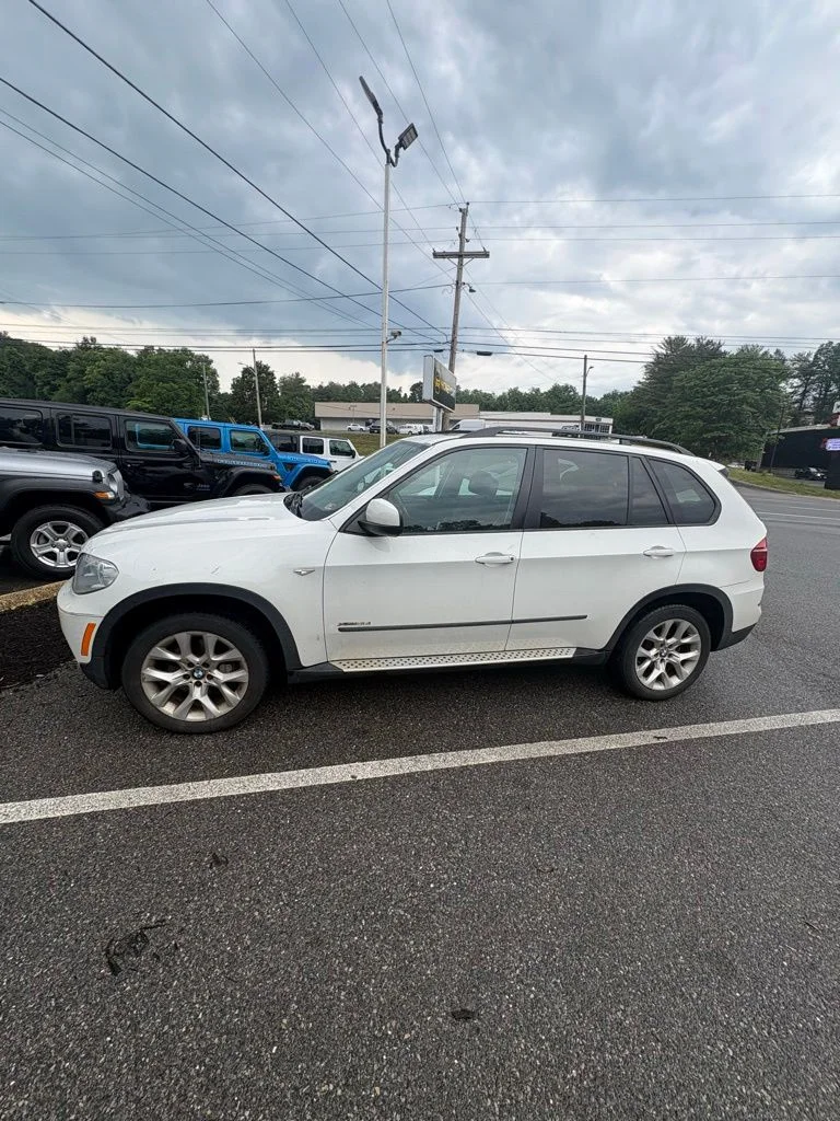 Used 2012 White BMW xDrive35i image 3