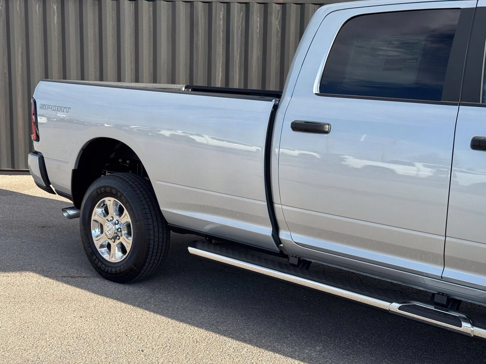 New 2027 Silver-Zynith Exterior Paint RAM Big Horn image 4