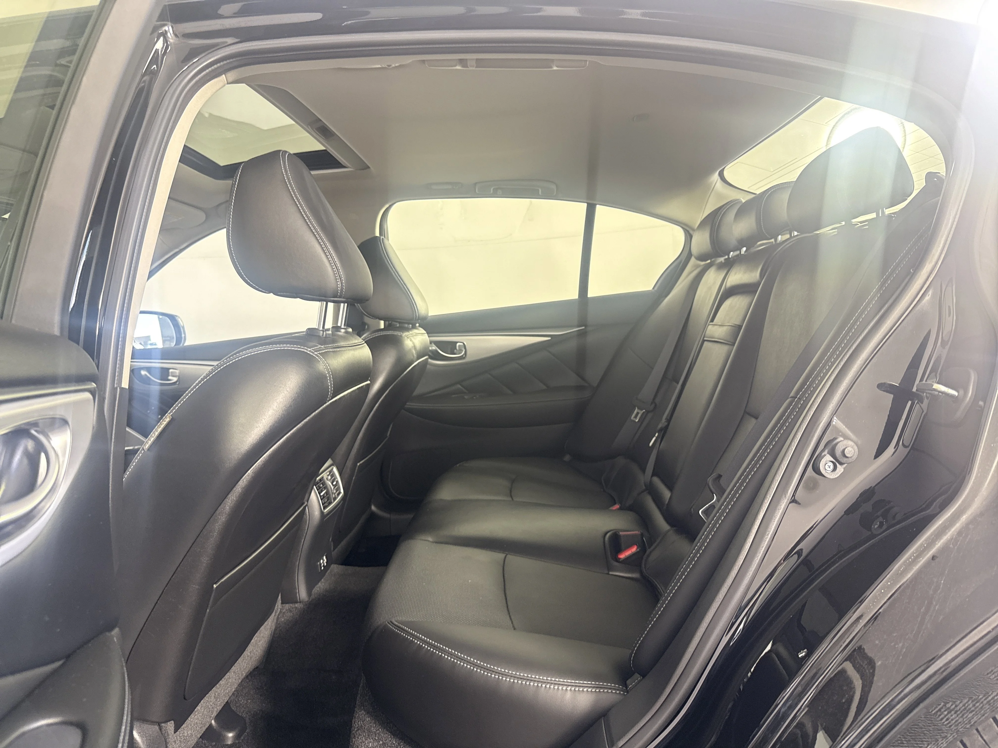 Used 2023 Midnight Black INFINITI LUXE image 20