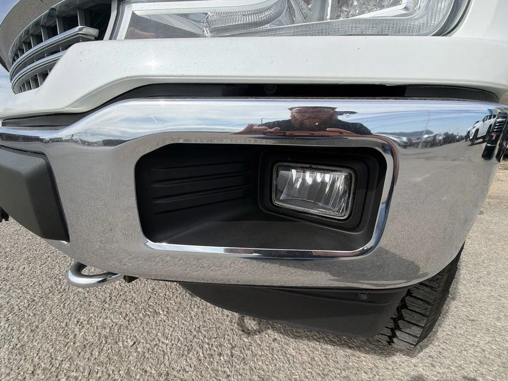 Used 2019 White Platinum Clearcoat Metallic Ford Lariat image 18