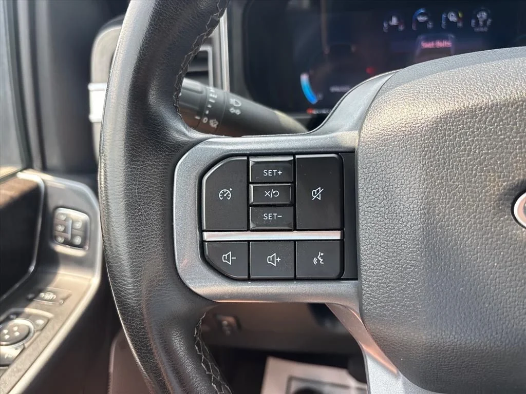 Used 2025 Gray Ford Lariat image 31