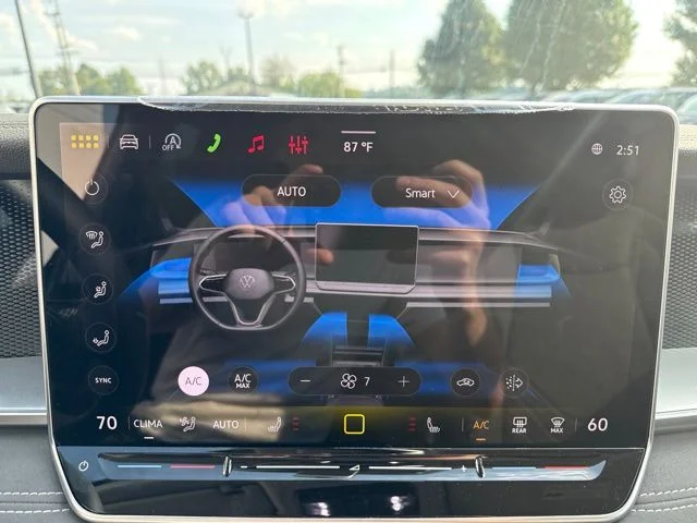 New 2026 Monterey Blue Pearl Volkswagen SE image 19