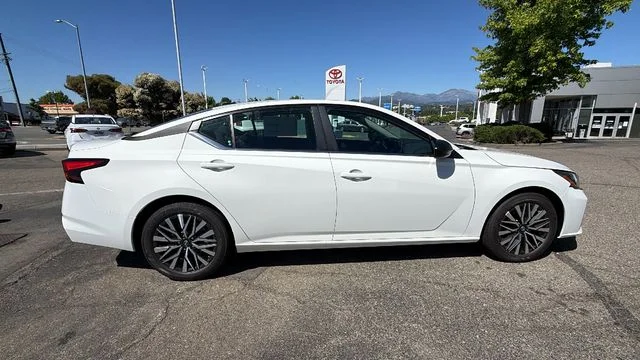 New 2026 White Nissan 2.5 SV image 3