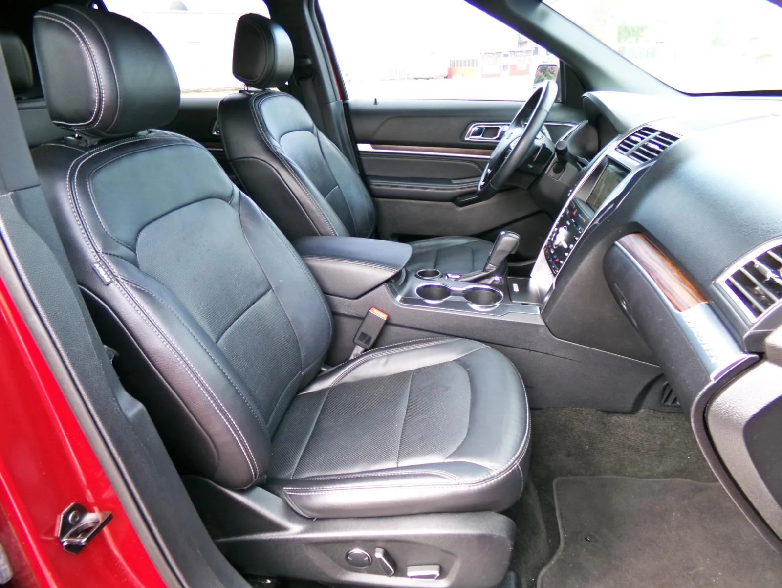Used 2017 Ruby Red Metallic Tinted Clearcoat Ford Limited image 16