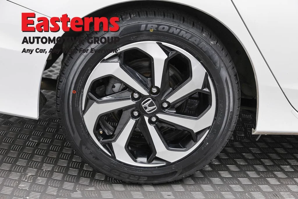 Used 2017 White Honda EX-L image 31