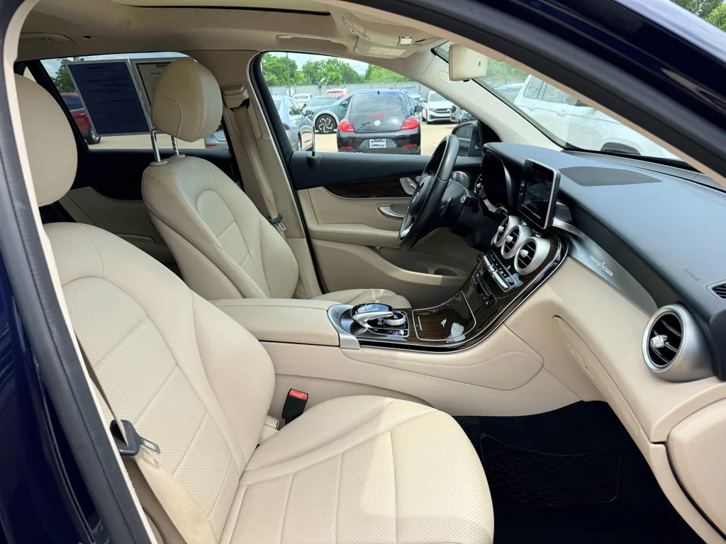 Used 2016 Lunar Blue Metallic Mercedes-Benz 300 image 14