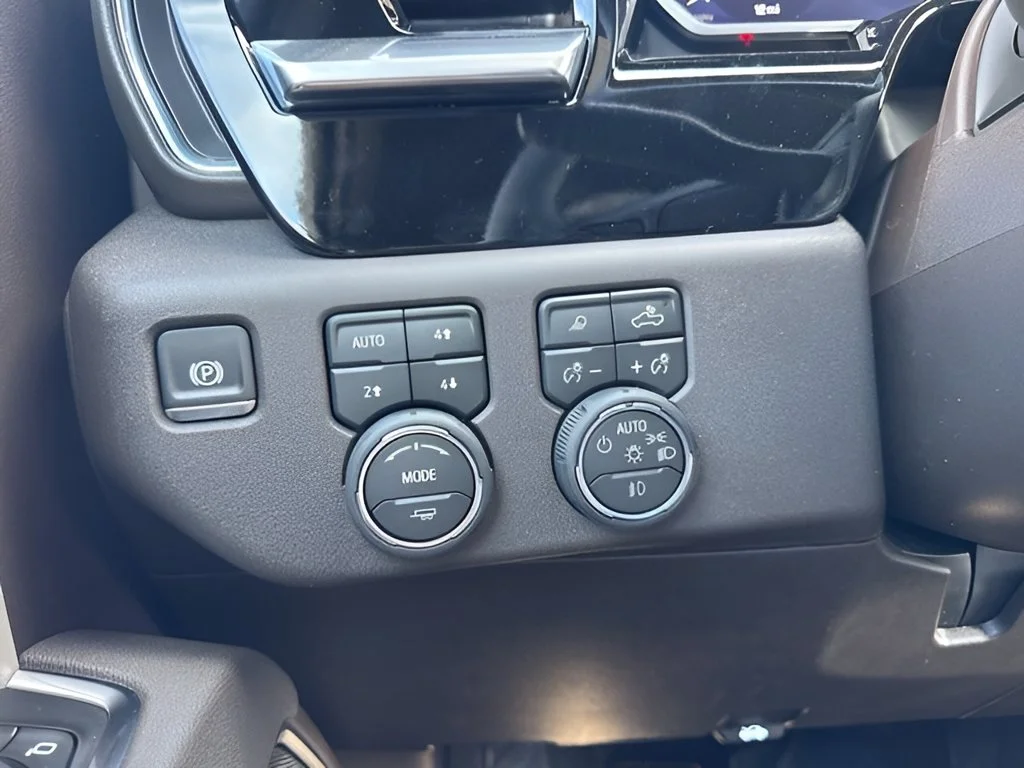 New 2026 Summit White Chevrolet LTZ image 30