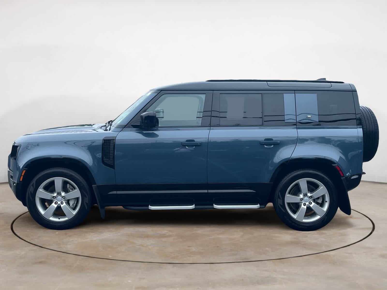 Used 2024 Tasman Blue Metallic Land Rover X-Dynamic SE image 2