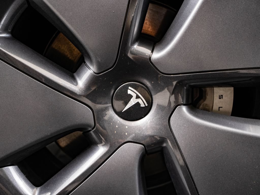 Used 2023 Black Tesla  image 8