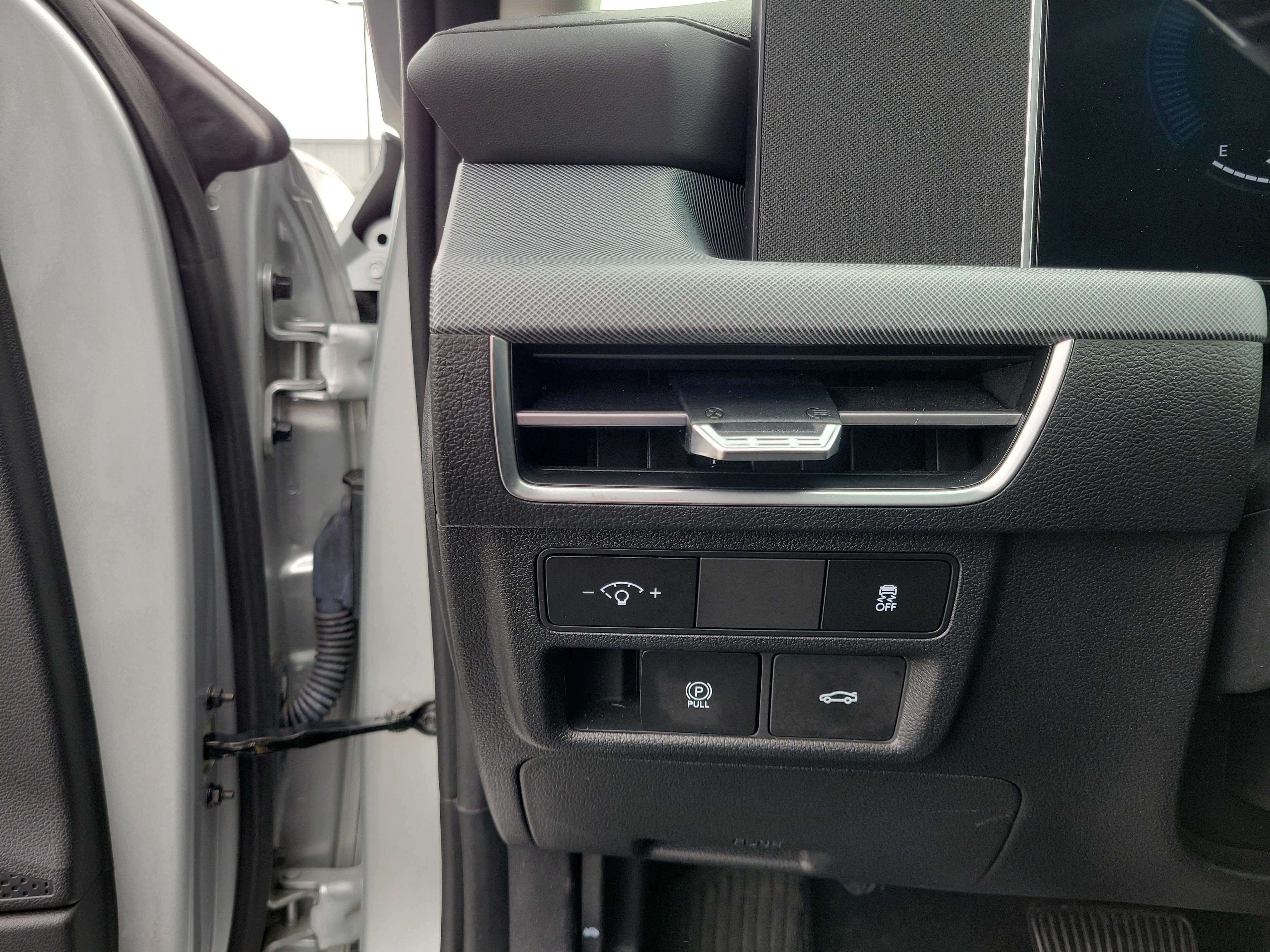 Used 2025 Aero Silver Hyundai SEL image 21