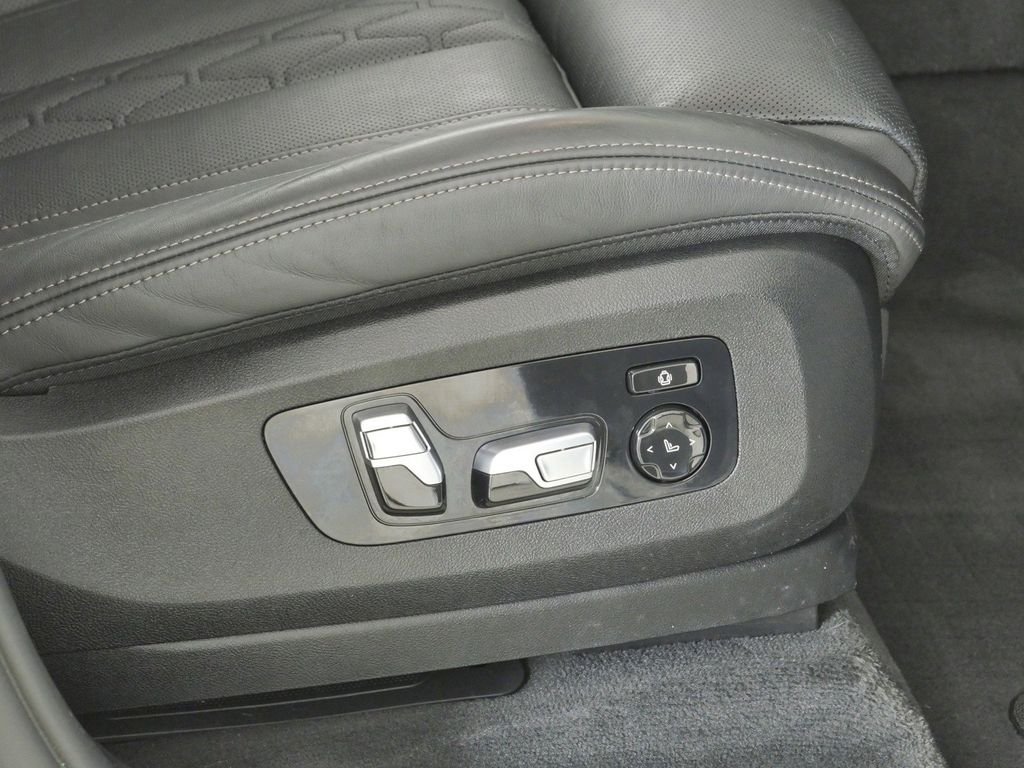 Used 2022 Alpine White BMW M50i image 23