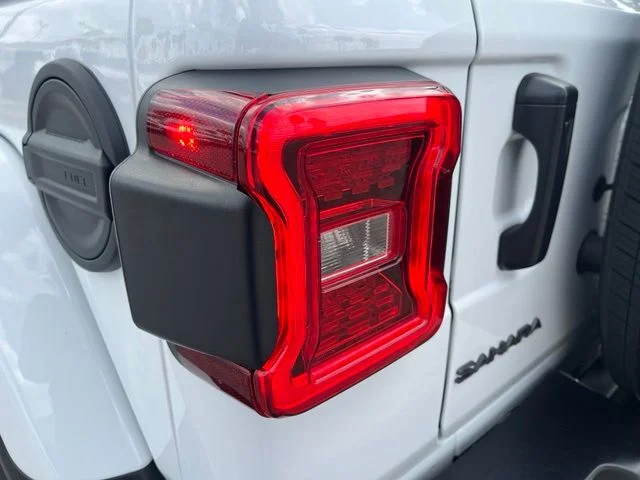 Used 2025 White Jeep Sahara image 7
