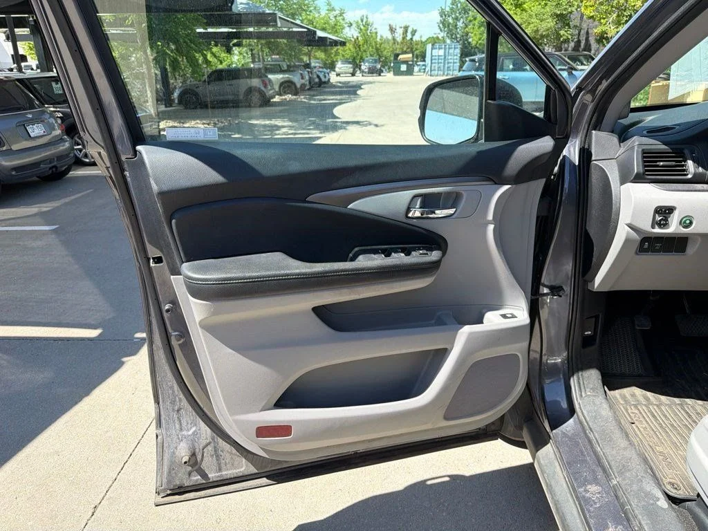 Used 2019 Gray Honda RTL image 9