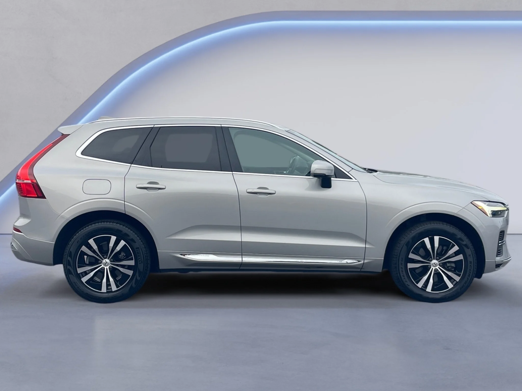 Used 2023 Thunder Grey Metallic Volvo Core Bright Theme image 2