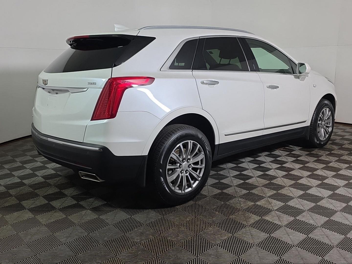 Used 2019 Crystal White Tricoat Cadillac Luxury AWD image 10