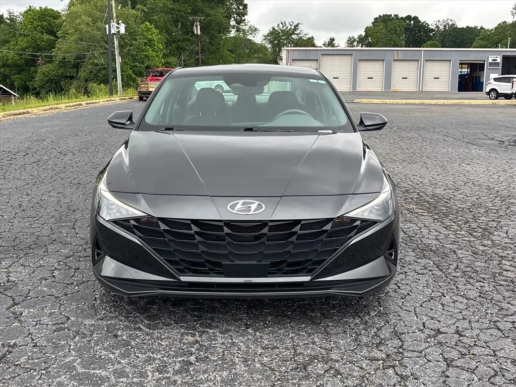 Used 2023 Gray Hyundai SEL image 2