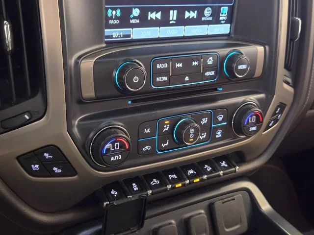Used 2018 WHITE FROST TRICOAT GMC Denali image 22