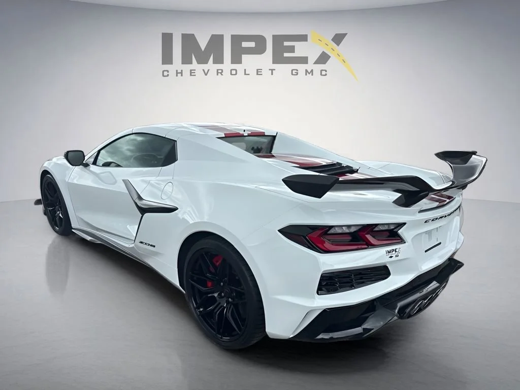Used 2024 Arctic White Chevrolet 3LZ image 4