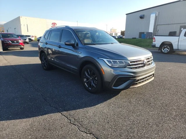 Used 2022 Gray Volkswagen 2.0T SE image 1
