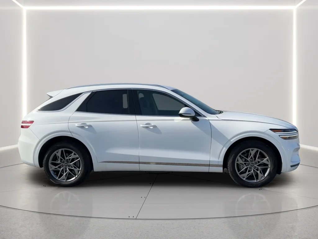 Used 2025 White Genesis 2.5T image 4