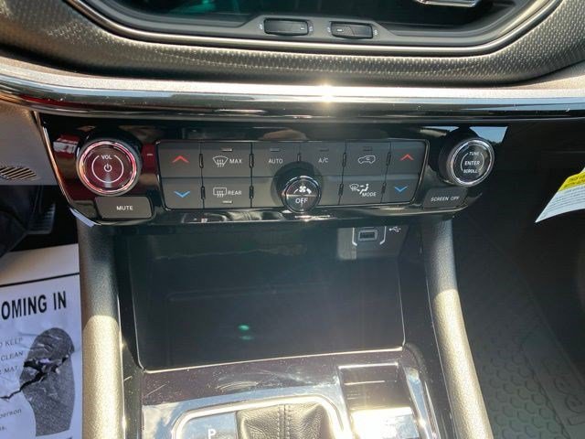 New 2026 Red Hot Pearlcoat Jeep Latitude Altitude image 19
