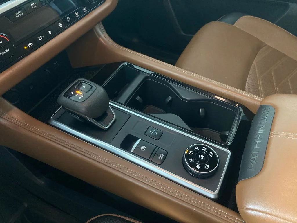 Used 2024 Black Nissan Platinum image 9