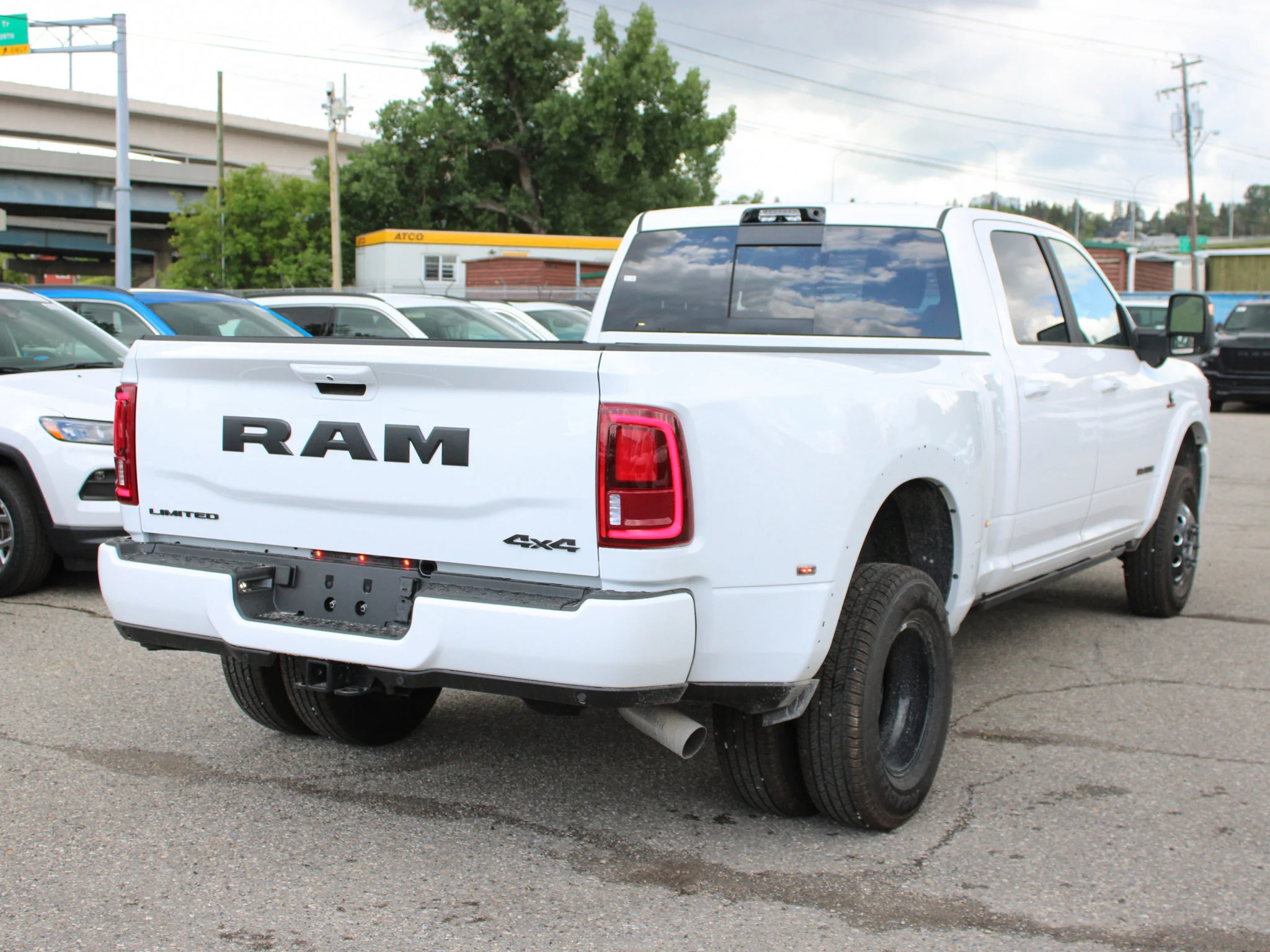 Used 2025 White RAM Limited 4x4, Max Tow image 5