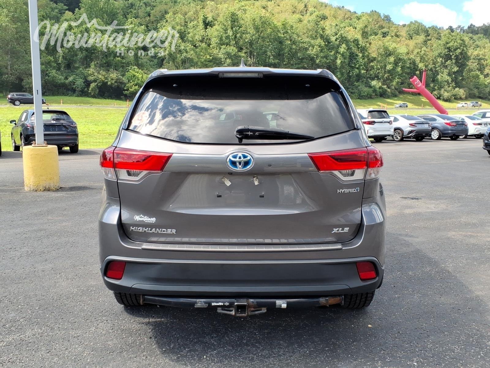 Used 2019 Predawn Gray Mica Toyota XLE image 7