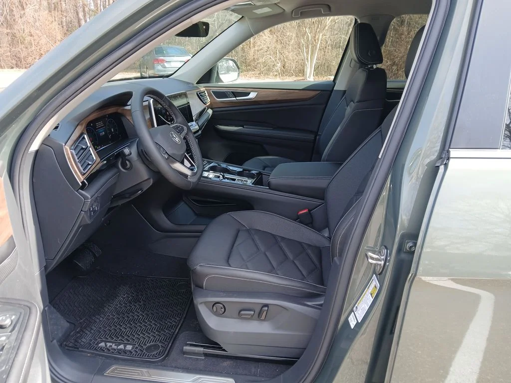 New 2026 Green Volkswagen 2.0T SE w/Technology image 9