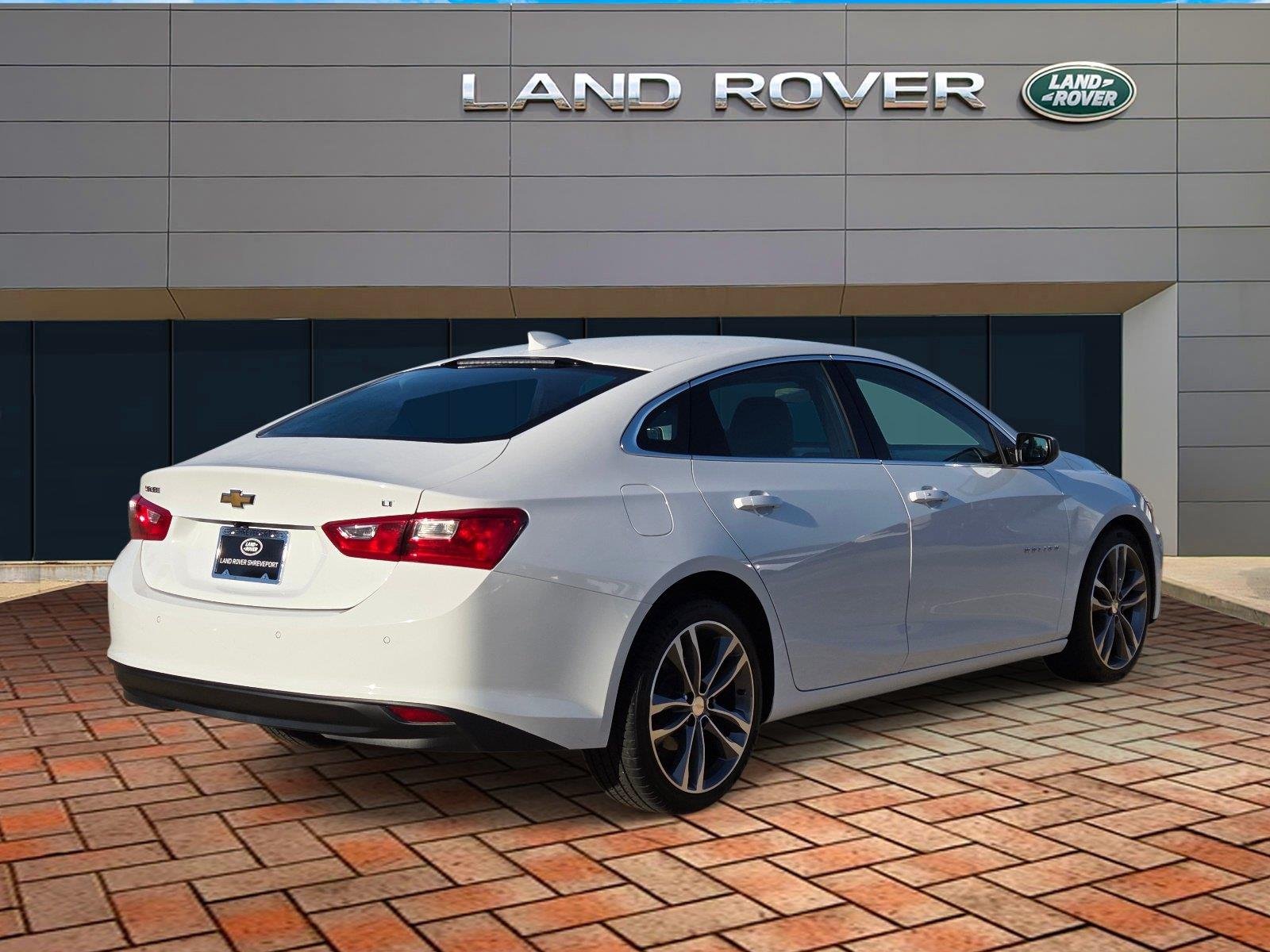 Used 2025 Summit White Chevrolet LT image 4