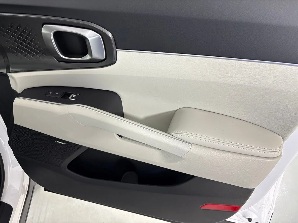 New 2026 Glacial White Pearl Kia EX image 15