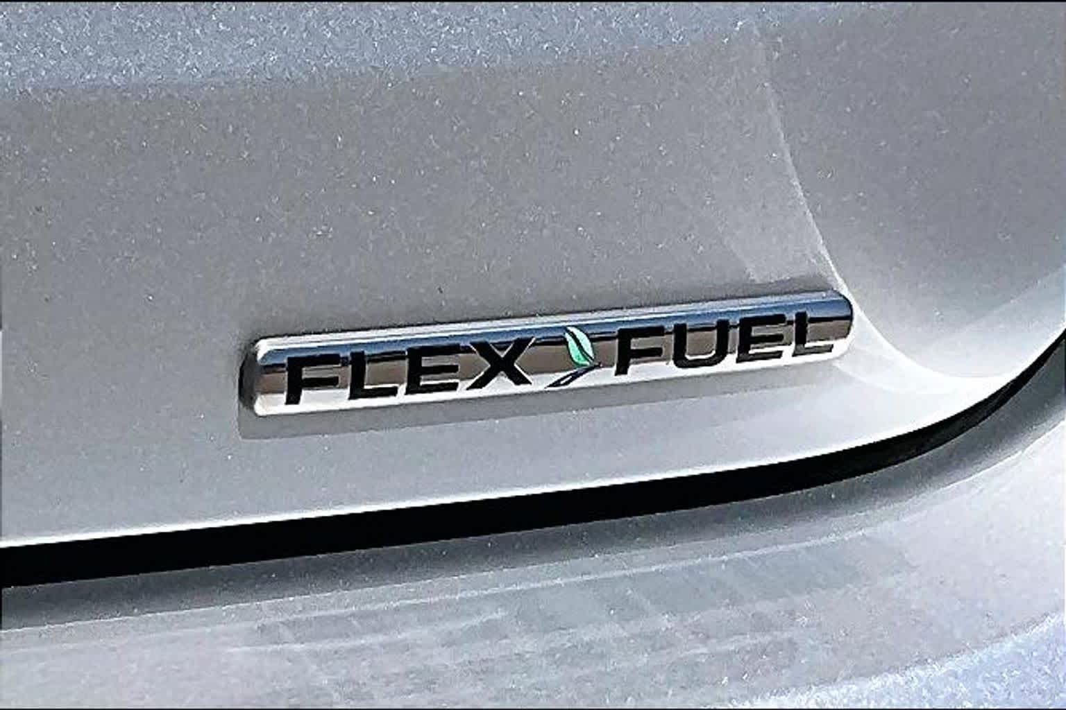 Used 2015 Ingot Silver Ford S image 29