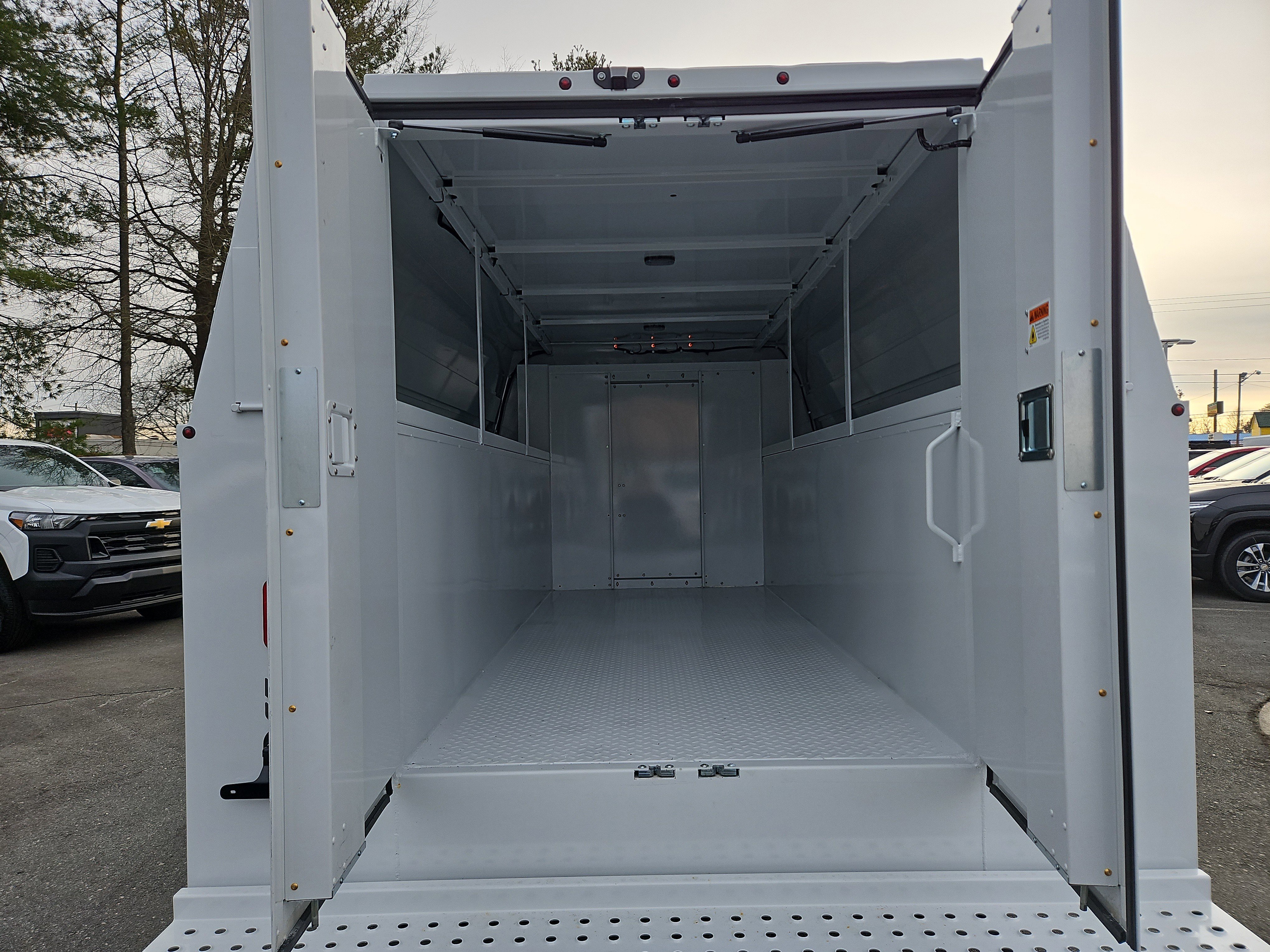 New 2026 Summit White Chevrolet 1WT image 20