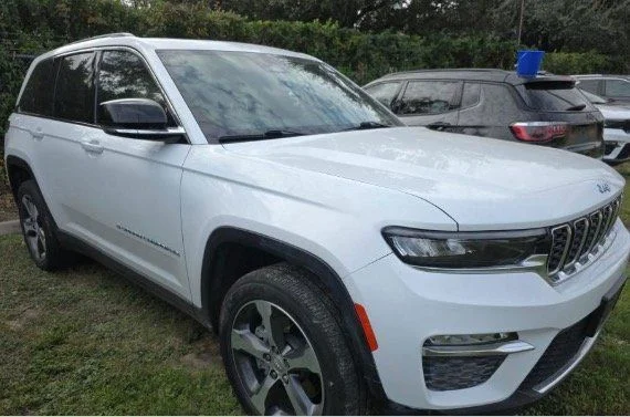 Used 2022 White Jeep 4xe image 27