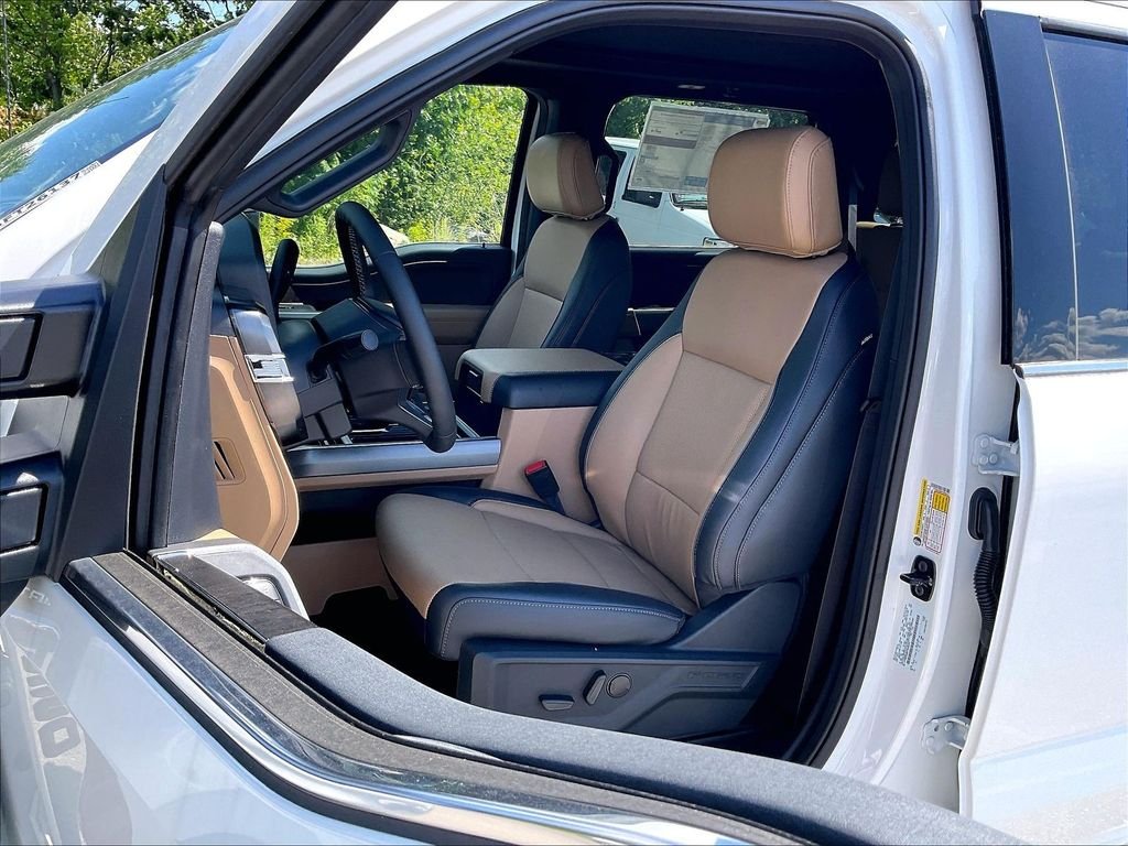 New 2026 Star White Metallic Tri-Coat Ford Lariat image 11