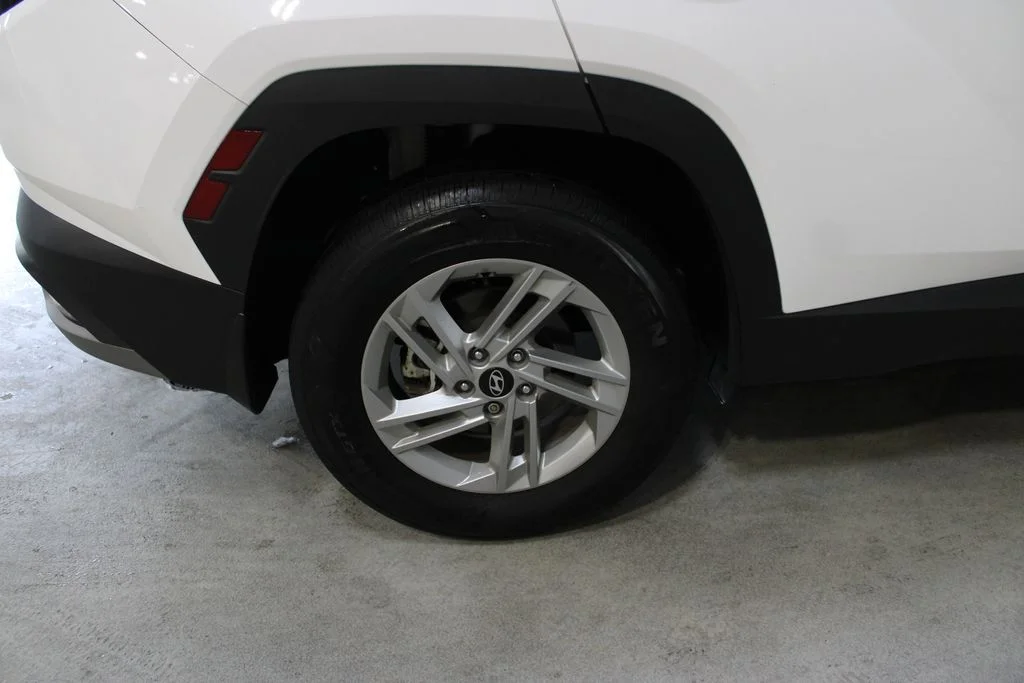 Used 2025 White Hyundai SE image 32