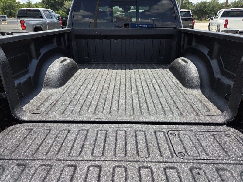 New 2026 Diamond Black Crystal Pearl-Coat Exterior Paint RAM RHO 4X4 CREW CAB 5