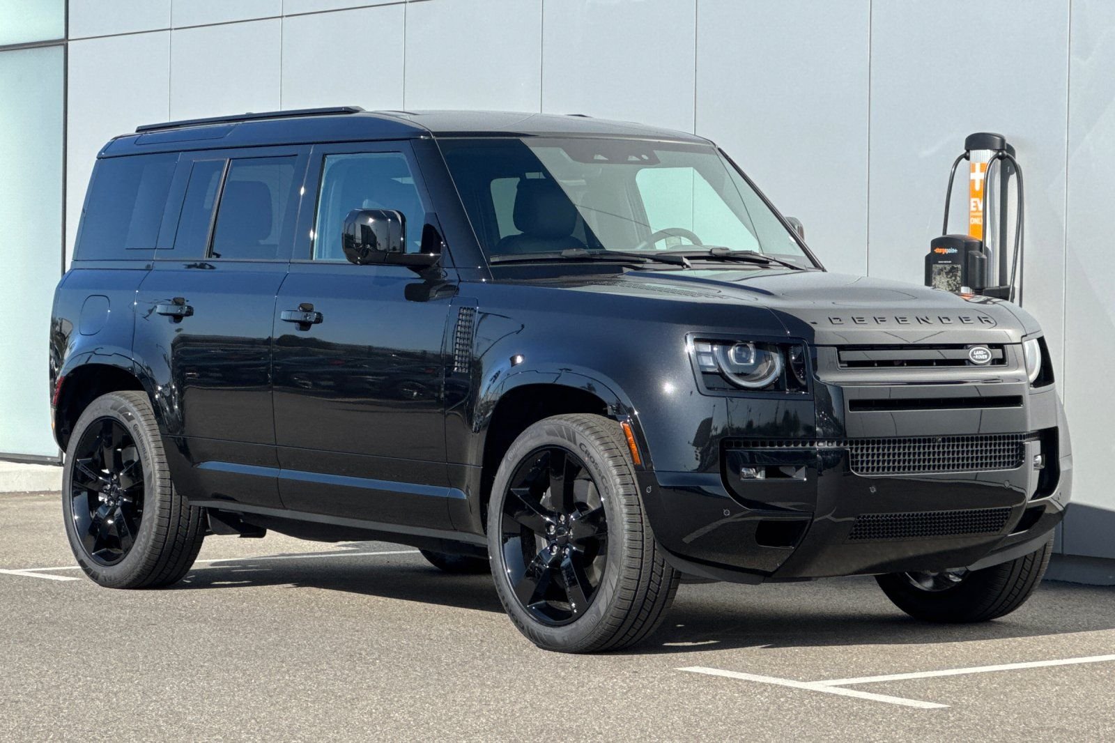 New 2026 Santorini Black Land Rover X-Dynamic SE image 7