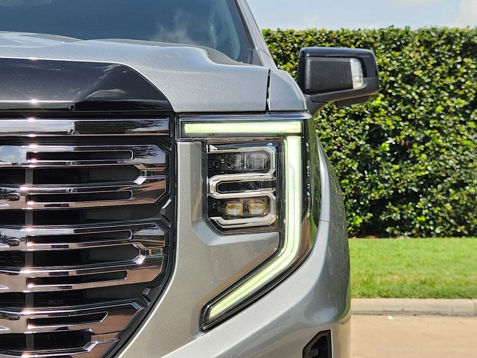 Used 2025 Sterling Metallic GMC Denali Ultimate image 8