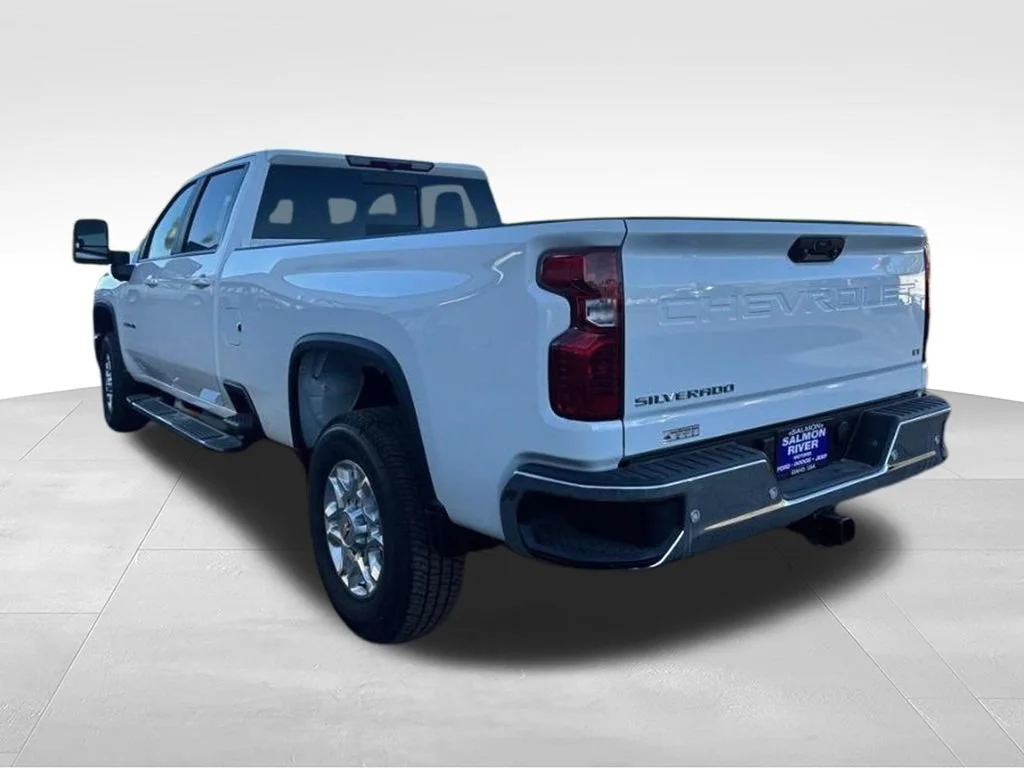 New 2025 Summit White Chevrolet LT image 3