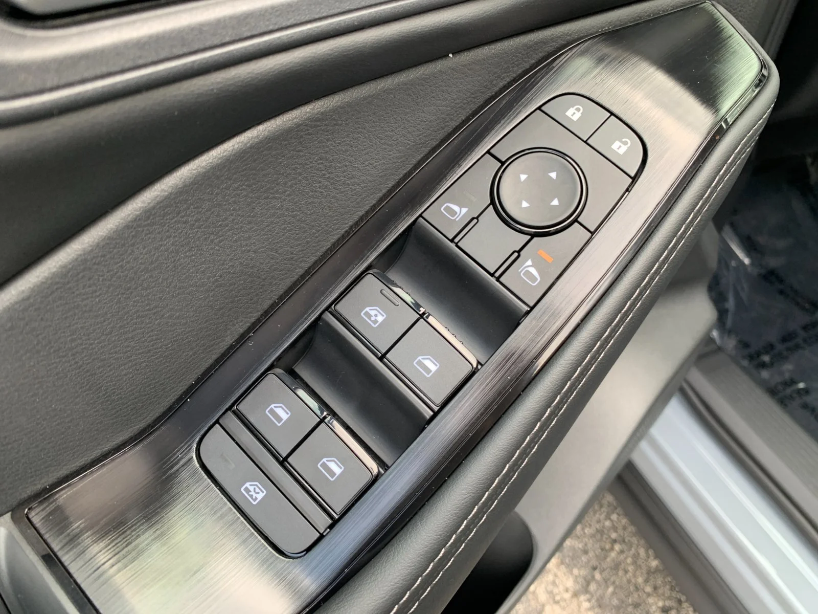 New 2026 Boulder Gray Pearl Nissan SV image 12