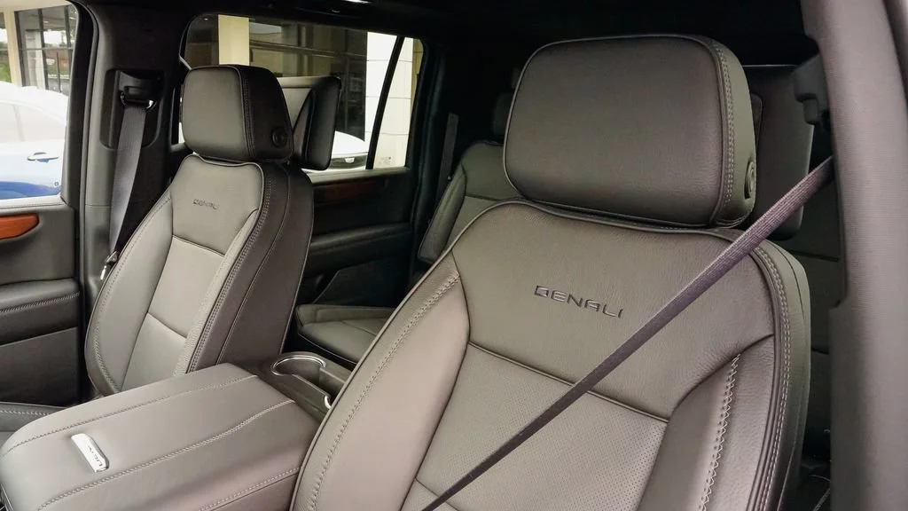 2026 GMC Yukon XL Denali - Photo 14