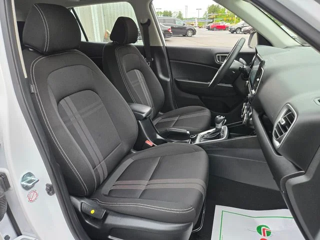 Used 2025 White Hyundai SEL image 21